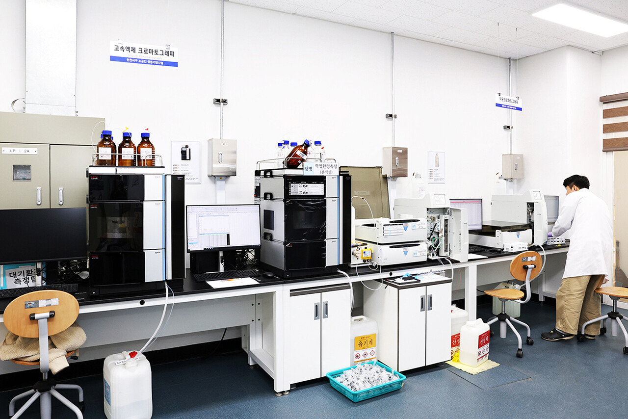 인천표면처리협동조합은 2022년 소상공인시장진흥공단, 인천시, 서구의 지원을 받아 연구소 내에 공동기반시설을 구축했다.	[중소기업중앙회]