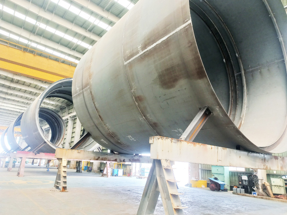 조합이 설계부터 도장까지 일관 생산체계를 통해 완성한 대형 LNG 탱크의 모습.